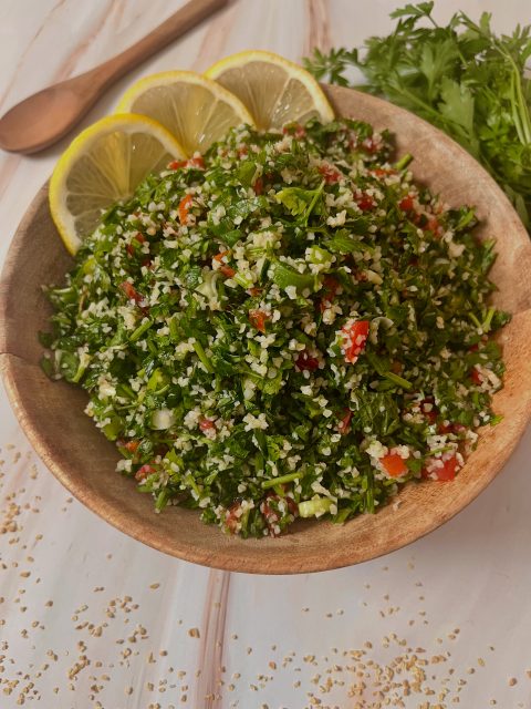 Bol avec du taboulé libanais à base de persil